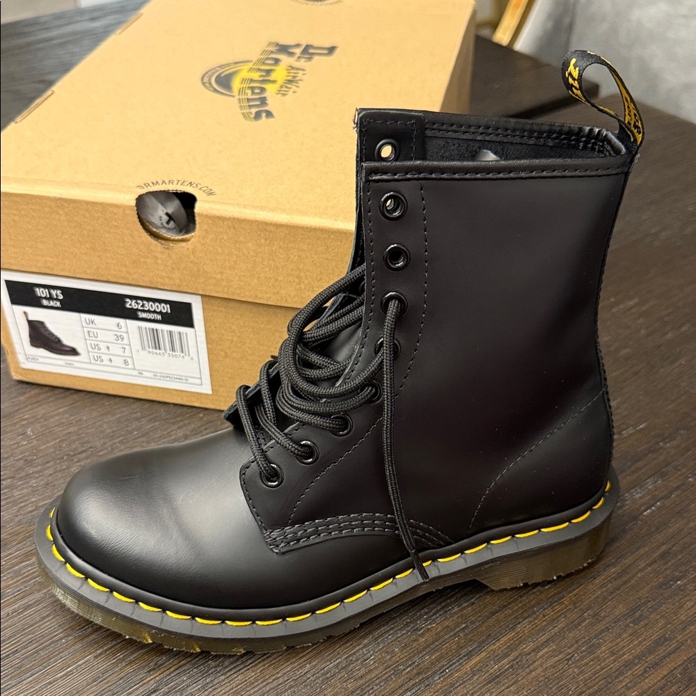 Dr. Martens AirWair Smooth Boots in size 8 women’s. New in box.